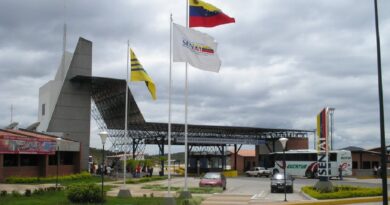 Venezuela también vuelve a abrir su frontera con Brasil