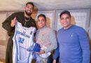 Kelvin Cruz comparte en NY con la superestrella de la NBA, Karl Town