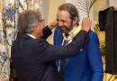 España honra a Juan Luis Guerra con la Encomienda de la Orden de Isabel la Católica