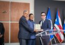 Juan Manuel Méndez recibe reconocimiento del Parlacen por más de 20 años de servicio