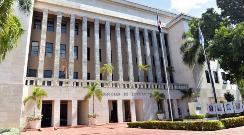 Más del 83 % de docentes evaluados obtiene altas calificaciones en desempeño
