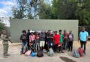 Detienen 16 haitianos indocumentados que fueron abandonados en una yipeta en Mao