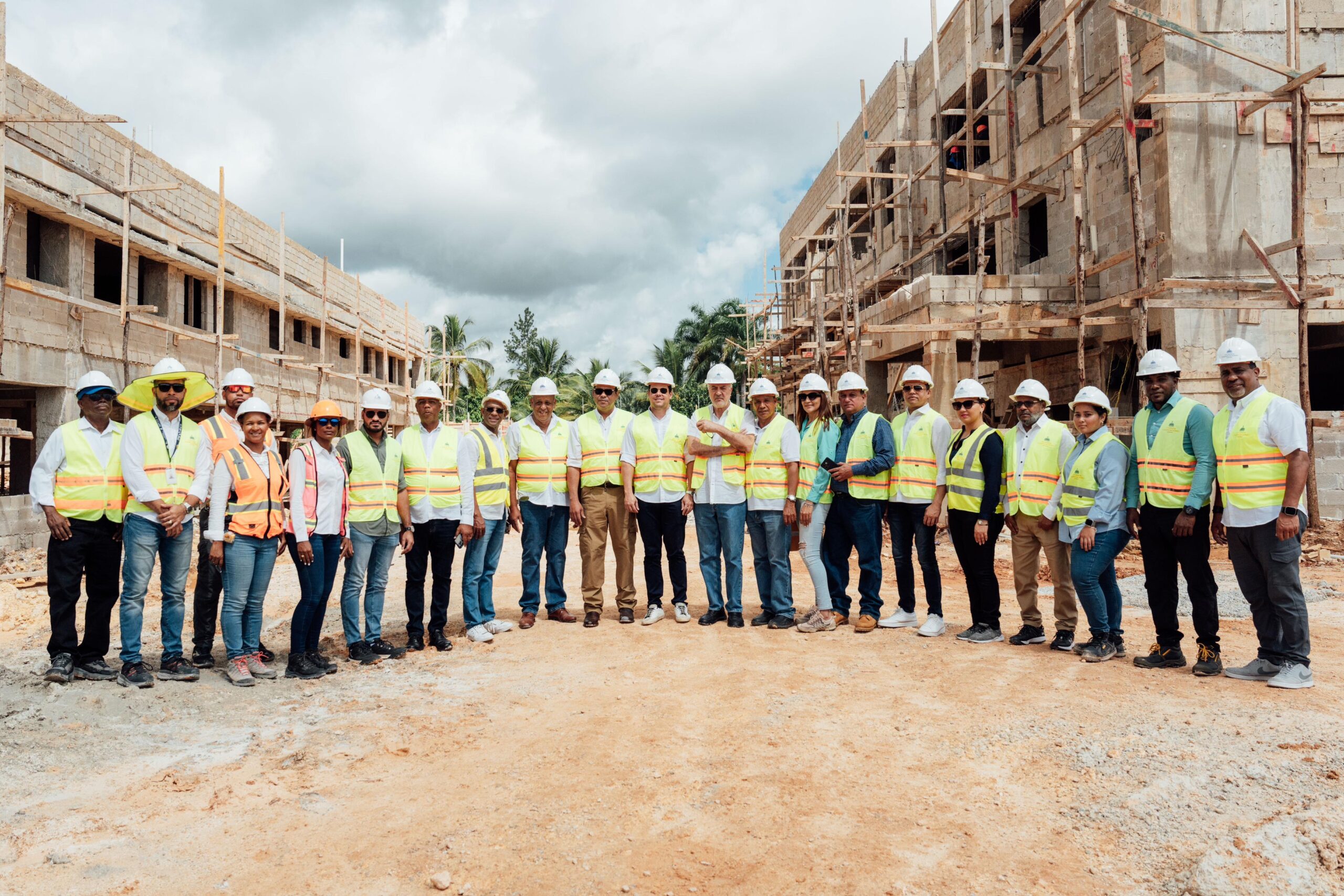 Ministro Bonilla supervisa avances en construcción de la cárcel de Anamuya en Higüey