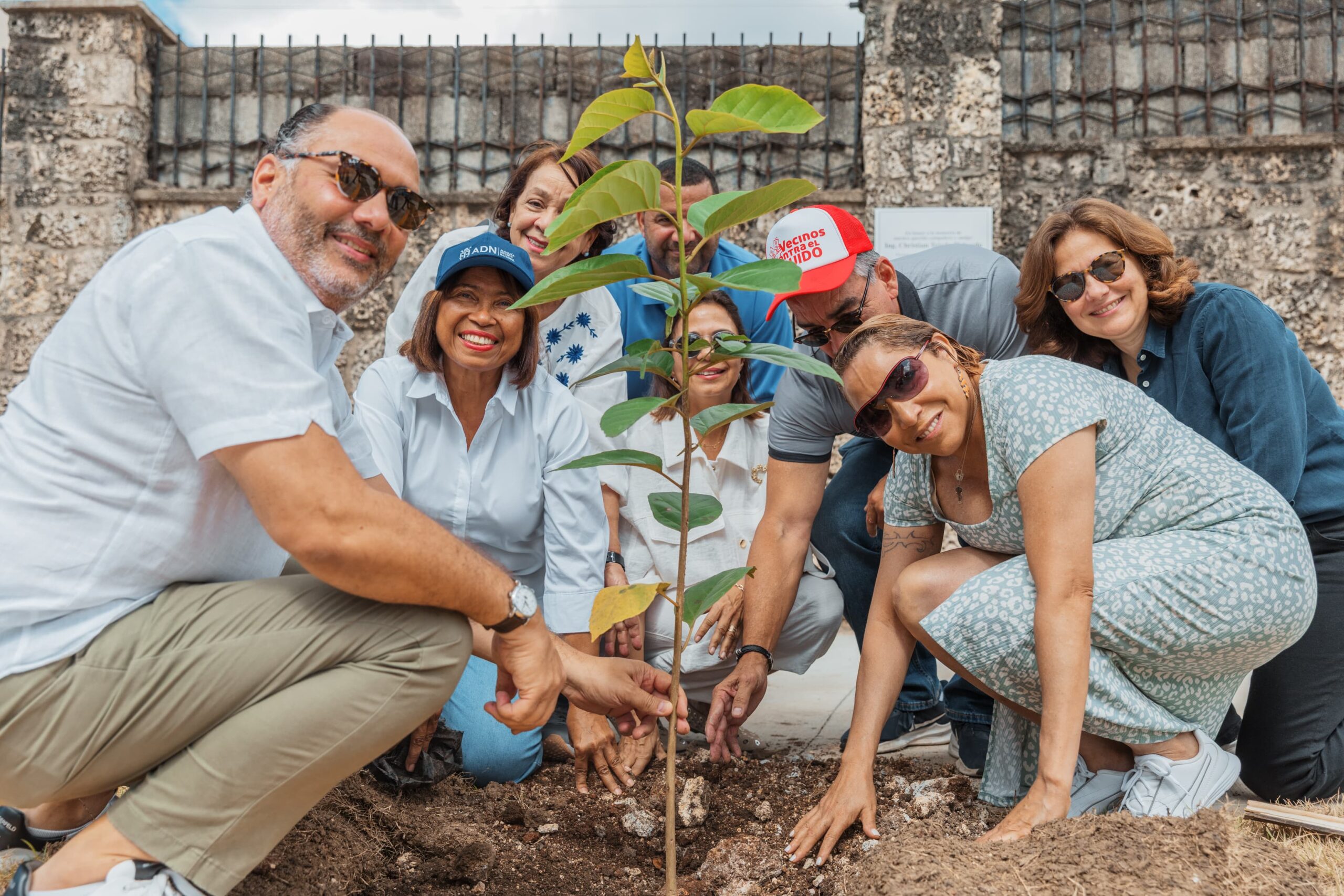 ADN celebra el Día Nacional del Árbol con plantación de 70 árboles en Renacimiento