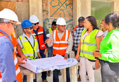 Inician plan para reconstruir y remozar más de 1,000 aulas antes de agosto