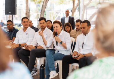 Carolina Mejía lleva programa La Alcaldía Llega a Ti a comunitarios de Naco
