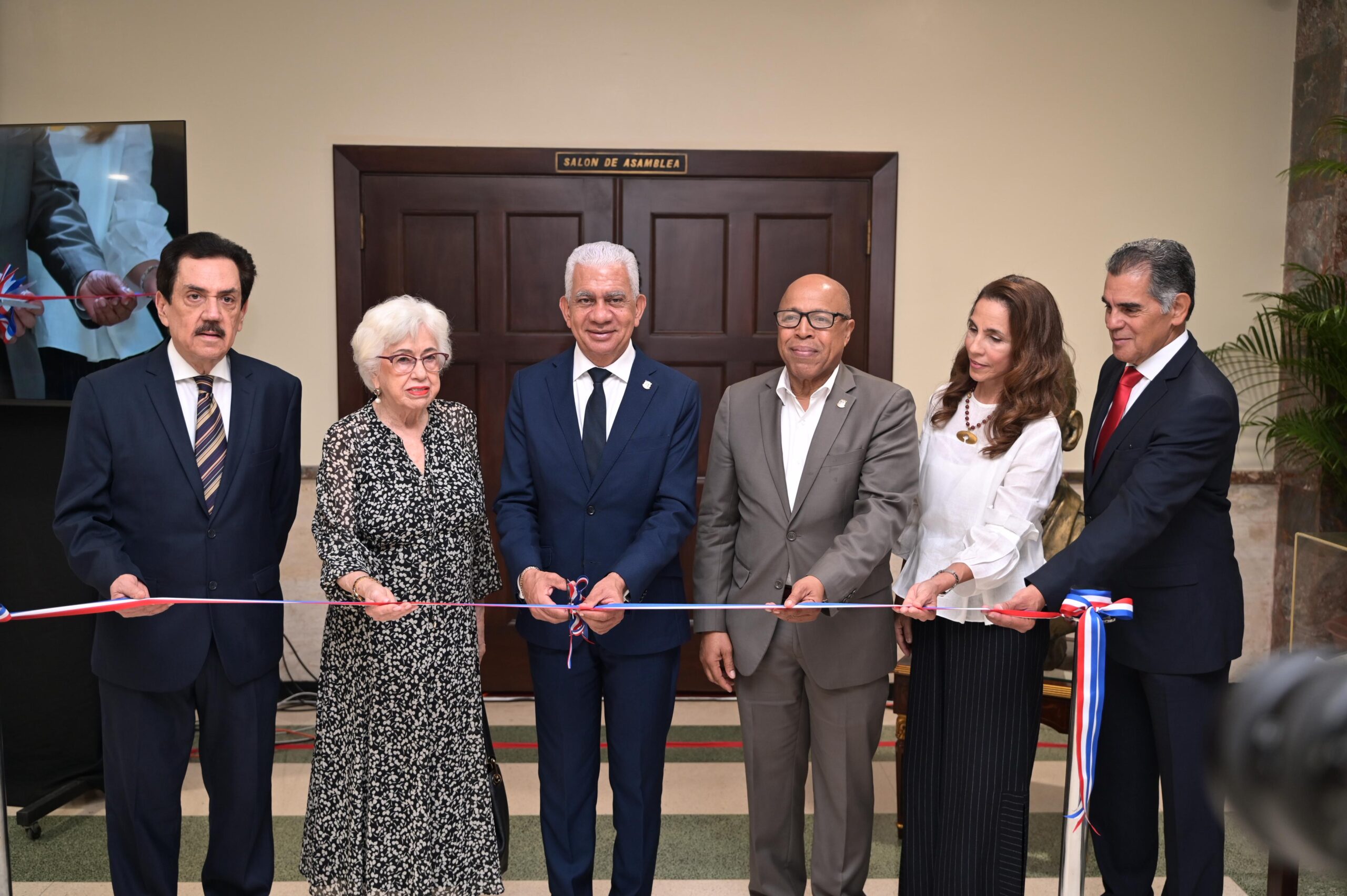 Senado inaugura exposición museográfica para honrar al coronel Fernández Domínguez 