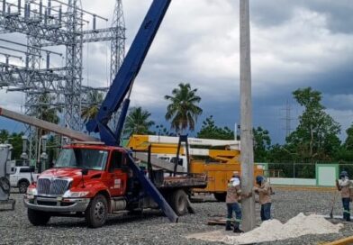 Edesur avanza en construcción de 2.9 kilómetros de tendido eléctrico en Pedernales
