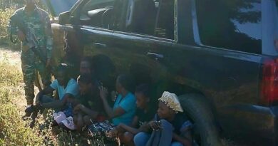 Detienen 12 haitianos indocumentados en Montecristi Detienen 12 haitianos indocumentados en Montecristi