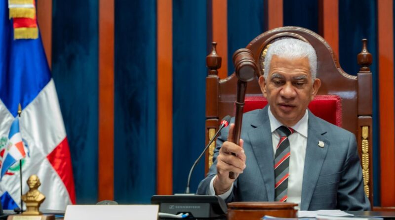 Senado aprueba de urgencia el proyecto que fusiona los ministerios de Hacienda y Economía