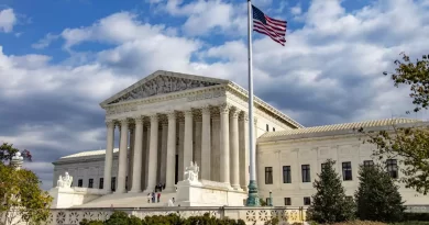Gobierno de Trump pide al Supremo anular veto de juez federal a los despidos masivos