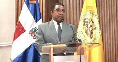 Capacitan a 2,750 docentes y estudiantes en competencias digitales 