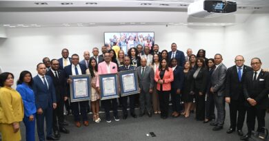Cámara de Diputados reconoce a Rubby Pérez por sus aportes a la cultura dominicana