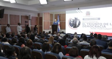 Senado presenta documental “El Triunfo de la Democracia”, del cineasta René Fortunato