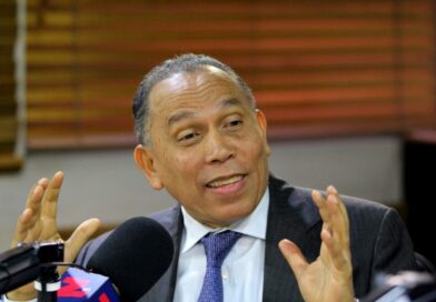 Radhamés Jiménez compara al Gobierno con “Drácula” y exige rebaja en los precios de los combustibles