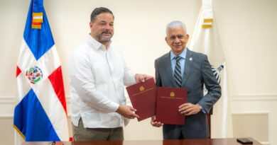 Medio Ambiente y el Senado acuerdan implementar programa de responsabilidad social