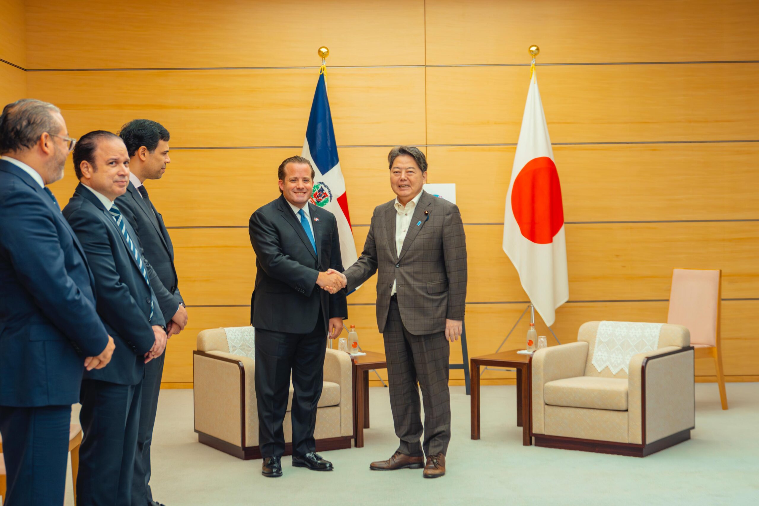 Gobierno promueve en Japón clima de seguridad para invertir en RD