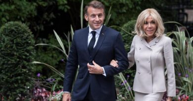 Macron presentará evidencia científica de que su esposa es una mujer y no un hombre