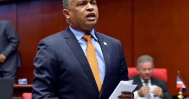 Yván Lorenzo pide al Gobierno explicar renegociación del contrato Aerodom