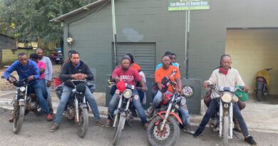 Apresan a cinco motoristas transportando a 10 haitianos indocumentados en Montecristi
