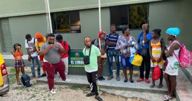 Detienen a dos hombres transportando haitianos indocumentados en Jimaní