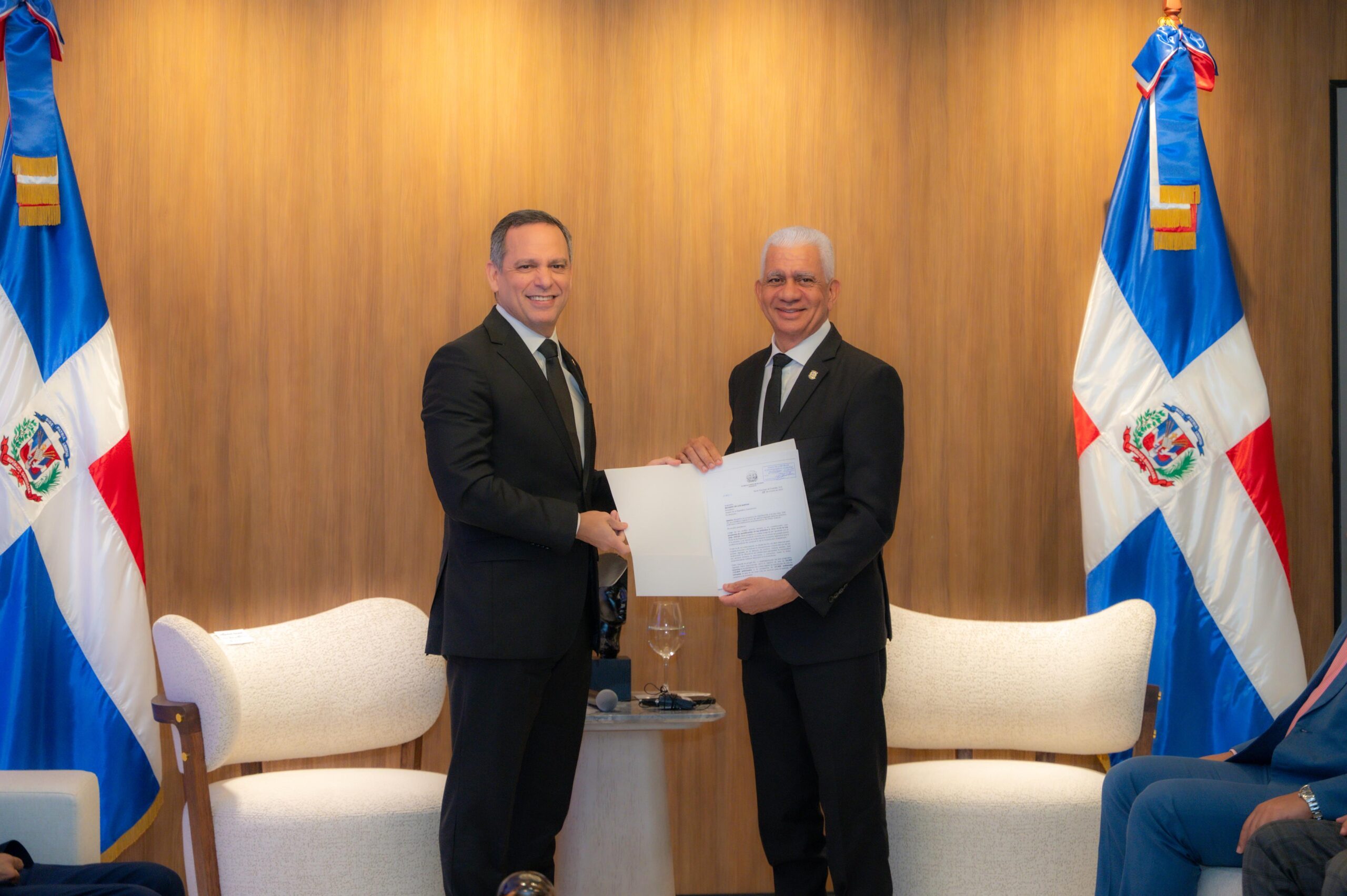 SCJ entrega al Senado proyecto de reforma a la ley sobre uso de medios digitales