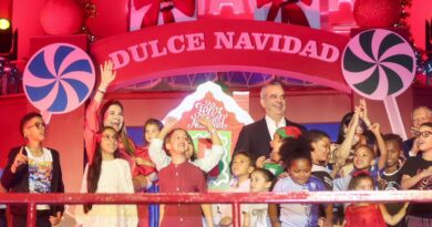 Autoridades dan apertura a Villa Navidad en la capital