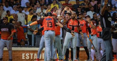 Águilas y Toros mantienen férrea batalla por un boleto a la final de Lidom