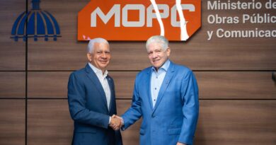 Autoridades dan seguimiento al plan de asfaltado en Sánchez Ramírez