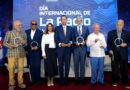Indotel rinde homenaje póstumo a Radhamés Aracena en centenario de la radio dominicana