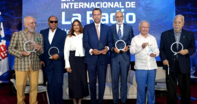 Indotel rinde homenaje póstumo a Radhamés Aracena en centenario de la radio dominicana