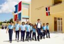 De Camps felicita a estudiantes y reafirma compromiso con la calidad educativa