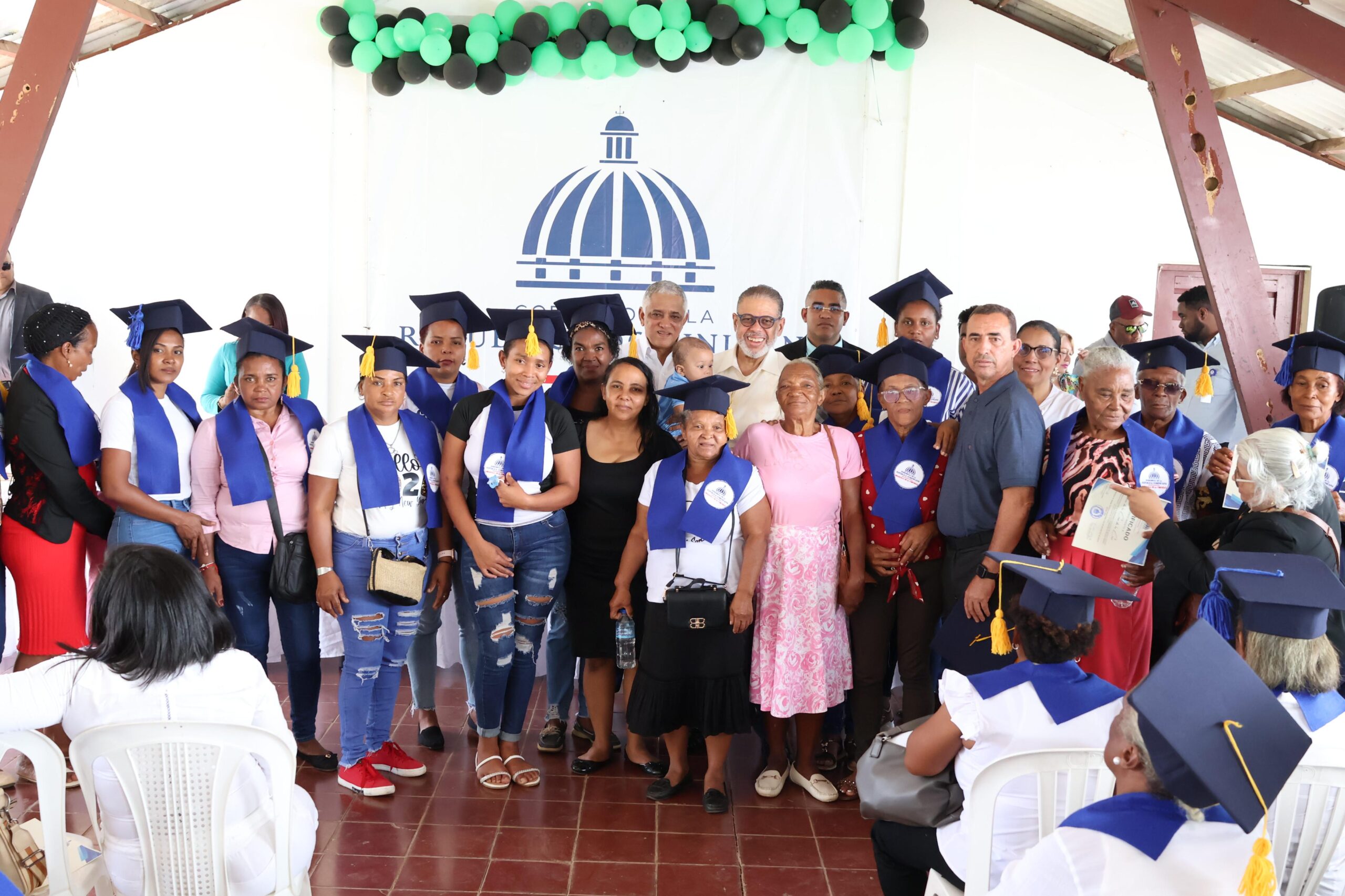 Desarrollo de la Comunidad gradúa de cursos técnicos a 123 emprendedores en Yamasá