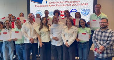 Gradúan 30 jóvenes en áreas tecnológicas para impulsar su inserción laboral