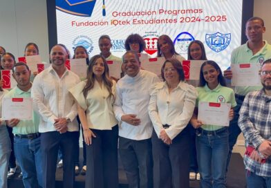 Gradúan 30 jóvenes en áreas tecnológicas para impulsar su inserción laboral