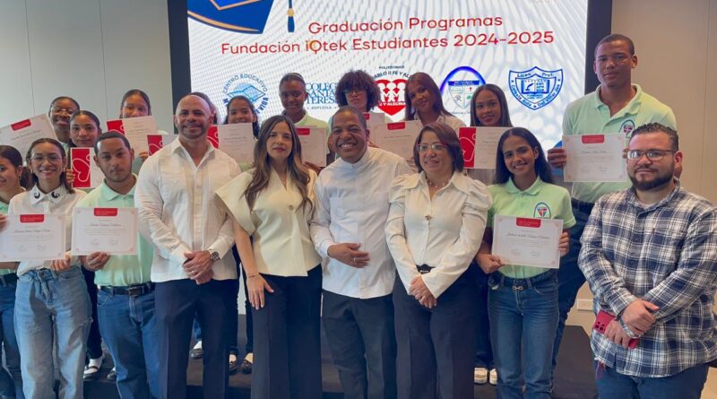 Gradúan 30 jóvenes en áreas tecnológicas para impulsar su inserción laboral