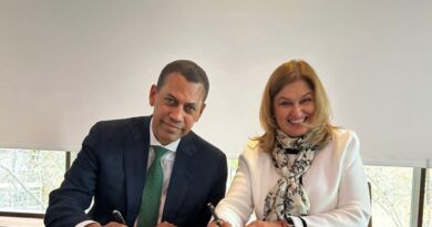 Indotel firma acuerdos de cooperación en Barcelona para fortalecer capacidades regulatorias