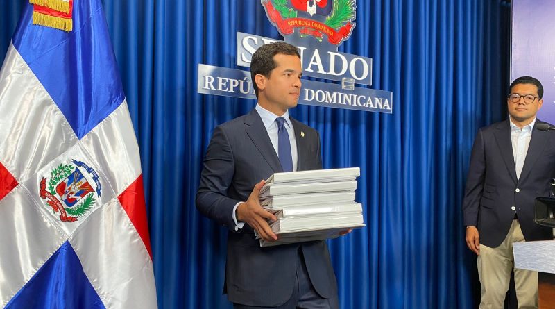 Omar Fernández reintroduce proyecto para eliminar pago de anticipo a las mipymes