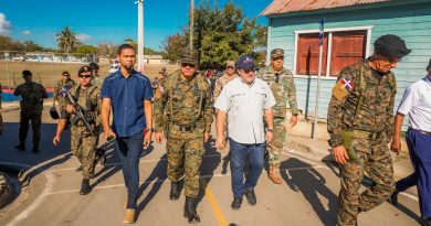Autoridades visitan comunidades remotas en la frontera