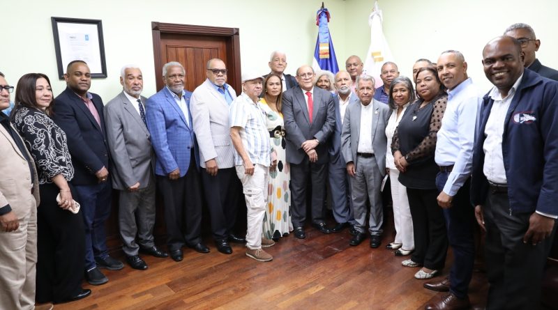 ADP y Mescyt sostienen encuentro para dialogar sobre reforma educativa