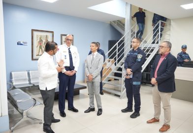 ITLA y Policía Nacional exploran cooperación en formación tecnológica y pasantías estudiantiles