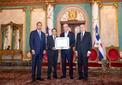 Abinader exalta legado de Orlando Martínez con Orden al Mérito Duarte, Sánchez y Mella