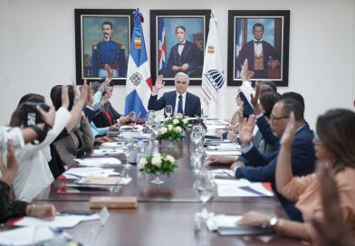 Minerd impulsa estrategia para integrar inteligencia artificial y competencias digitales en las aulas