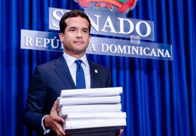 Omar impulsa eliminar impuesto del 2% a hipotecas para facilitar acceso a vivienda