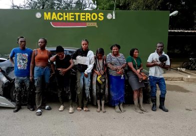 Ejército detiene vehículo con extranjeros en estatus irregular en Valverde Ejército detiene vehículo con extranjeros en estatus irregular en Valverde