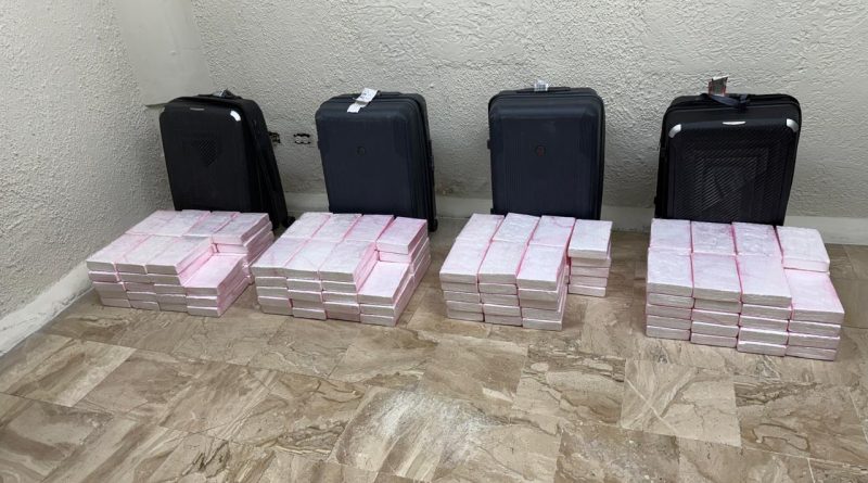 Decomisan 153,7 kilos de cocaína en el aeropuerto de Punta Cana Decomisan 153,7 kilos de cocaína en el aeropuerto de Punta Cana