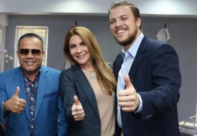 Senador Héctor Acosta: “Yo soy 100 % de Carolina Mejía” Senador Héctor Acosta: “Yo soy 100 % de Carolina Mejía”