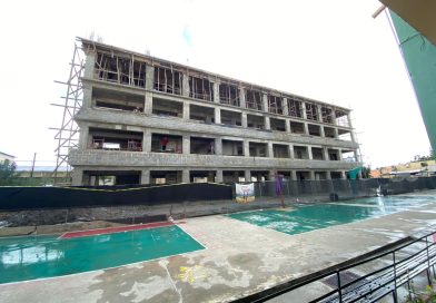 Padres buscan cupos en otras escuelas por retraso en construcción en centro Cristo Rey Padres buscan cupos en otras escuelas por retraso en construcción en centro Cristo Rey