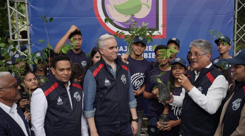 Educación activa “Ciudadanos al 100” con misión ambiental de siembra de árboles