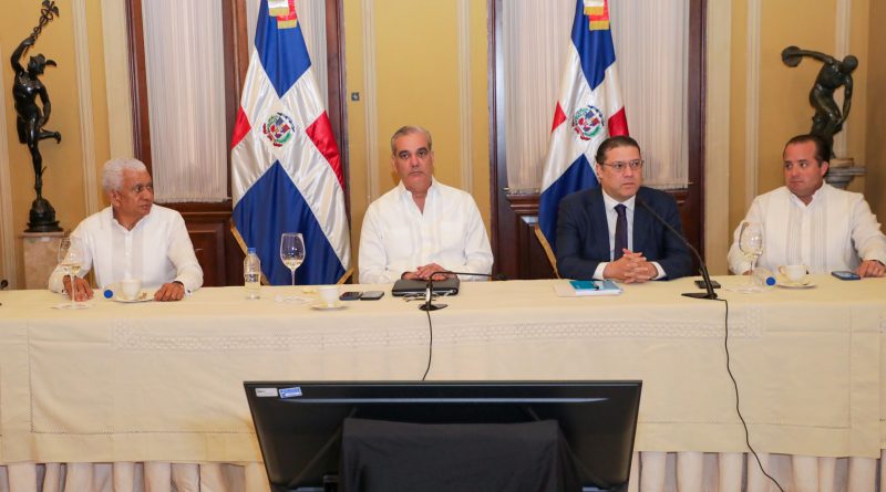 Gobierno asigna 800 millones de pesos para evitar alzas del pasaje en transporte público